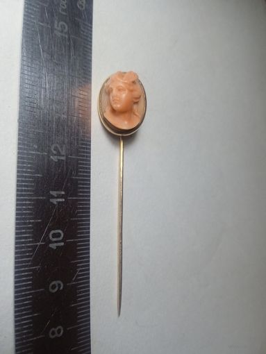 Антикварная брошь.Коралл.