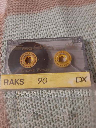 Кассета RAKS DX 90. PAUL McCARTNEY. JOE SATRIANEY.