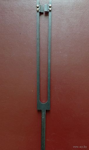 Камертон 102 Гц.