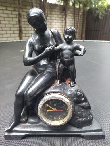 Часы настольные  материнство . Чугун. Аукцион с рубля!