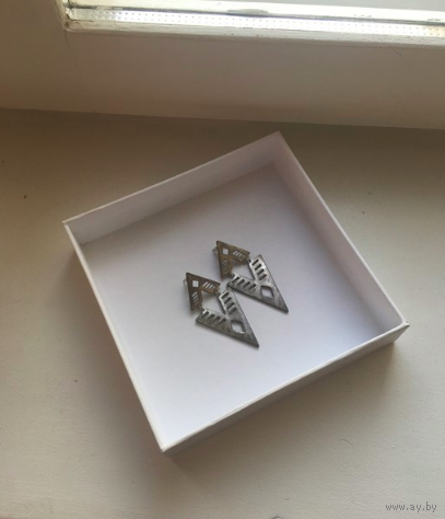Винтажные серьги-гвоздики Alexander McQueen. Цена снижена