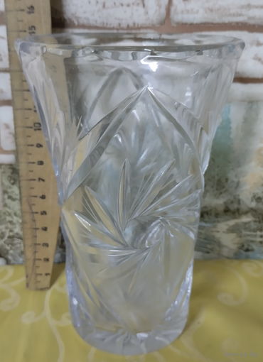 Хрустальная ваза для цветов эпохи СССР
