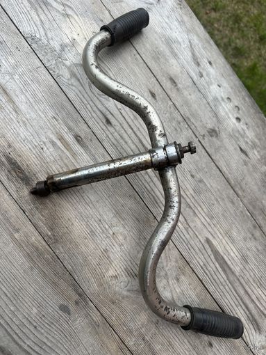 Комплектный советский руль на ранней крепёжной системе-60-х годов! Отсюда и цена. Как для мужских так и для женских велосипедов и даже полростковых!