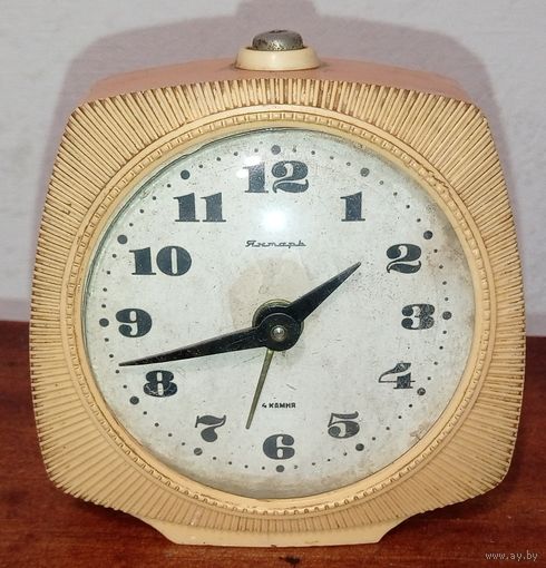 Часы-будильник Янтарь