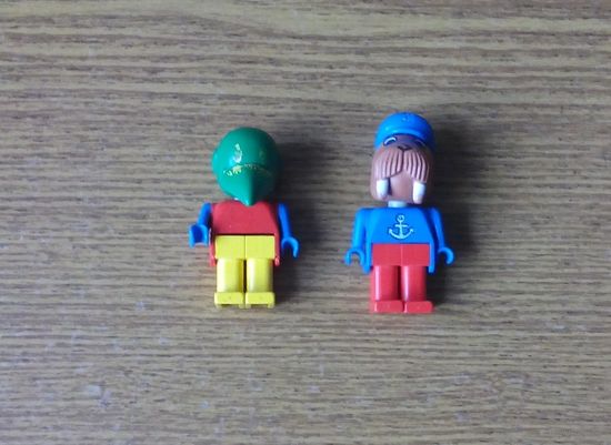 V Figures LEGO FABULAND: 3782 Patrick Parrot Photojournalist, 3633 Walter Walrus without his Motor Boat. Фигурки ЛЕГО Попугай Патрик Фотожурналист 1982, Капитан Морж Уолтер без моторной лодки 1986 Z