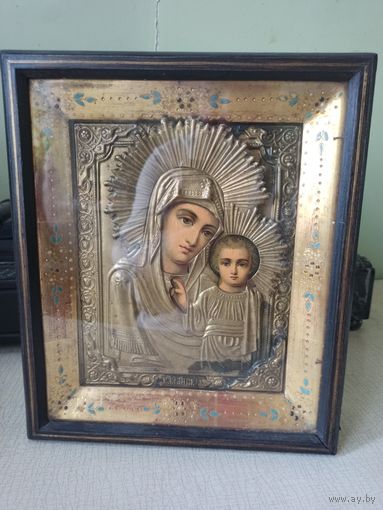 Казанская икона Божией Матери. Оклад, киот. Икона 17,5 см на 22 см, киот 24,5 см на 29 см, толщина 6 см.