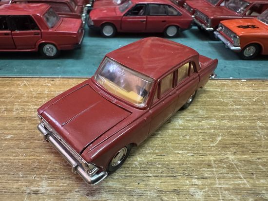 Москвич 408 решетка две фары,Тантал, Агат, Саратов с рубля.