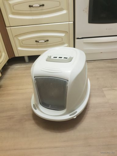 Туалет-бокс маленьких зверюшек, Galaxy Deluxe, глубина 45см, ширина 36см., высота 31,5см., Италия. Был пару лет в употреблении. Есть царапины, но в целом в хорошем целом состоянии.