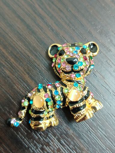 Брошь тигр с цветными стразами