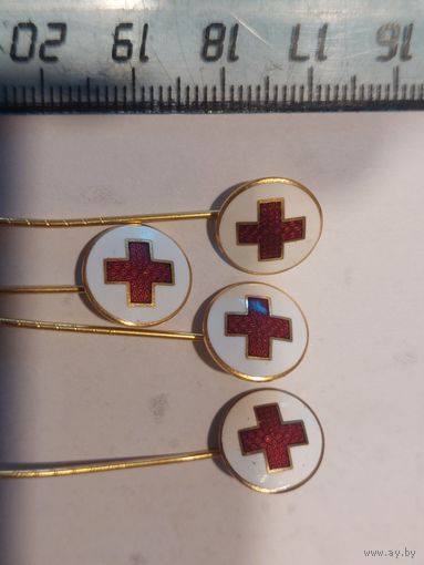 Значок красный крест Швеция