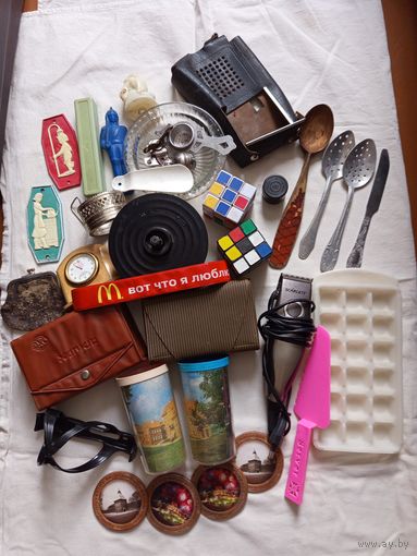 Разные вещи. С рубля.