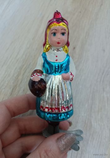 Елочные игрушки, стекло, красная шапочка на прищепке