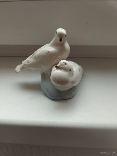 Статуэтка фарфоровая Голуби.