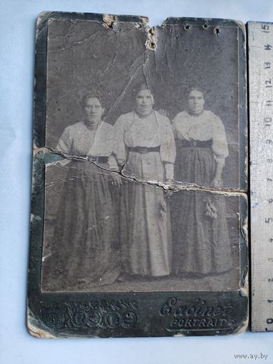 Очень старая фотография