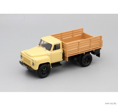 Горький 52-05 бортовой (1975), бежевый