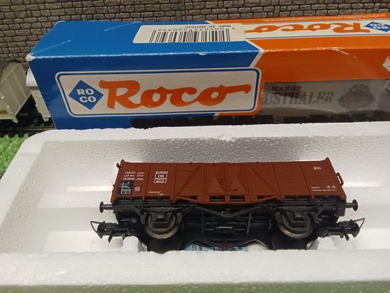 Полувагон  2-х осный  ( кор)  "ROCO" б/у 1/87 HO