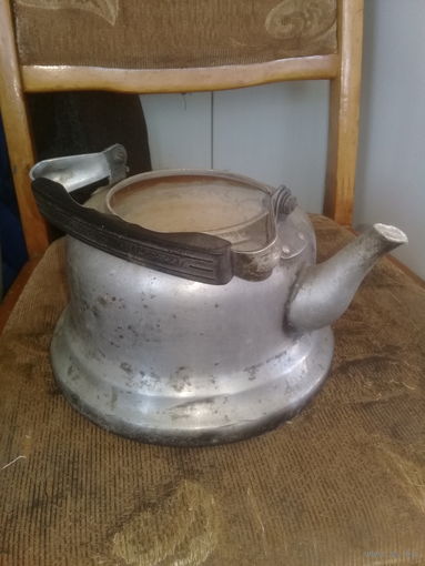Старинный чайник.