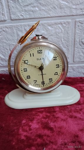 РЕДКИЕ НАСТОЛЬНЫЕ ЧАСЫ БУДИЛЬНИК СЛАВА ЗЕМНОЙ ШАР РАКЕТА АГИТАЦИЯ . СОСТОЯНИЕ  НА ХОДУ .  Распродажа Коллекции !!! Аукцион  не  С 1 Рубля  3 ДНЯ  .Много лотов в продаже .