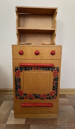 Детская игрушка из СССР. Газовая плита. Высота-76 см, ширина-30 см, глубина-31см.