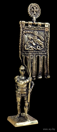 Статуэтка Знаменосец Бронза