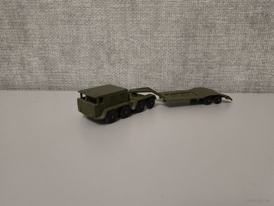 Модель военного тягача 2