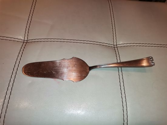 Металлическая лопатка для торта, длина 24.5 см., клеймо Rostfrei.