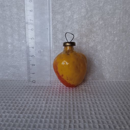 Ёлочная игрушка 7. Клубника