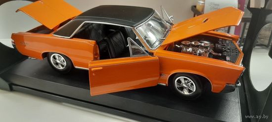 Модель 1:18 Maisto 1965 Pontiac GTO