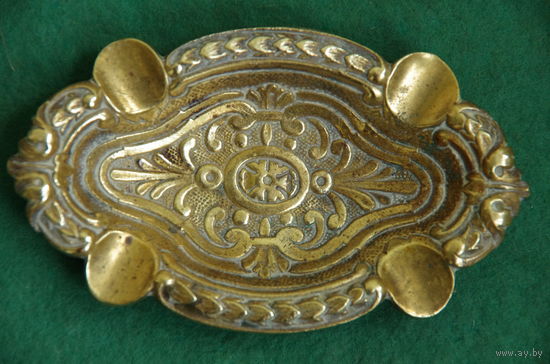 Пепельница  латунная   ( 7, 5 см х 12,5 см )