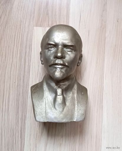 Бюст В.И.Ленина. Ск. Н.Теплов