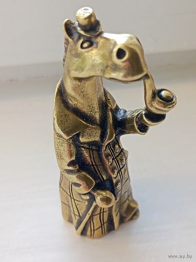 Статуэтка бронза Конь в пальто с трубкой