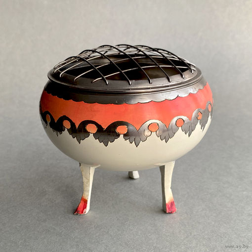 Винтажная курильница на трёх ножках