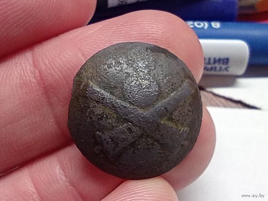 Пуговица "Гренада на пушках". Российская императорская армия.