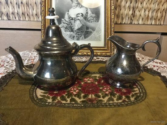 Старинный сет Эгоист Чайник и Сливочник Серебряное покрытие Англия