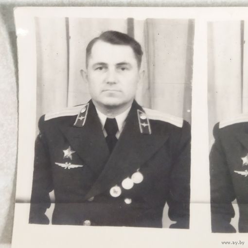 Фотография. Майор инженерно-технической службы ВВС СССР. Награды, знак ИТС ВВС СССР образца 1949 г.