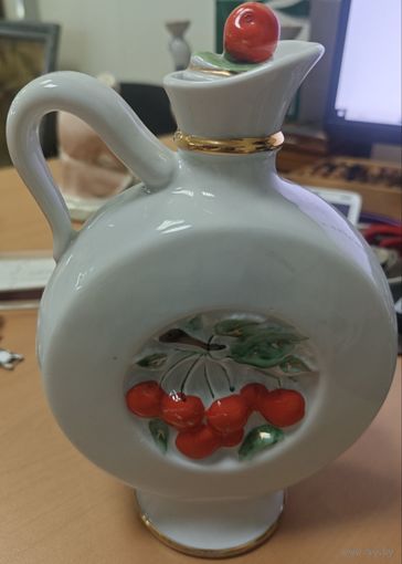 Графин Штоф ЛФЗ Вишня СССР. Состояние