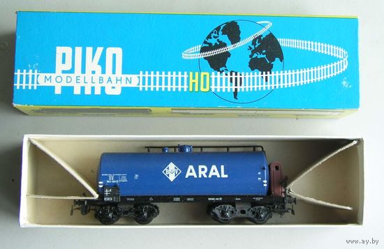 Цистерна ARAL 4-х осная с тормозной будкой  PIKO ПИКО Масштаб 1:87 HO производство 1970-х годов