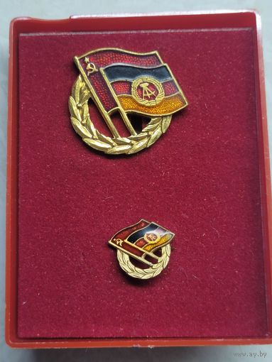 Почетный знак общества Германо-Советской дружбы "Золотая степень" с фрачной миниатюрой + документ.