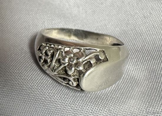 Кольцо серебряное 925 пробы. 18