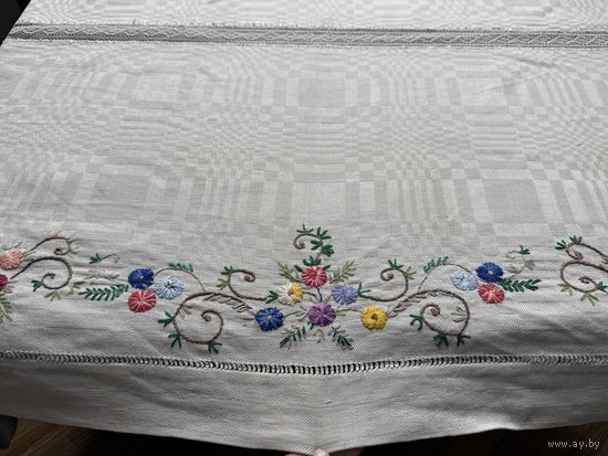 Винтажная скатерть с вышивкой ЛЕН