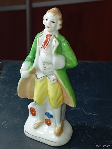 Фарфоровая статуэтка , мужская фигурка , Япония  , Окупация 1945 - 1952 года . Клеймо  -  Made in occupied Japan .