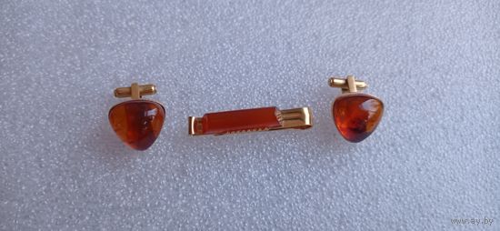 ЗАПОНКИ ЯНТАРЬ ПОЗОЛОТА СССР И ЗАЖИМ ДЛЯ ГАЛСТУКА КОМПЛЕКТ  . Распродажа Коллекции !!! . Экспресс  Аукцион не с рубля без МПЦ и прочего 3 ДНЯ  .Много лотов в продаже .