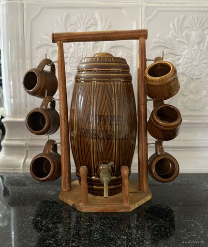 Бочонок с кружками CUVEE SPECIALE с металлическим краником на подставке Франция