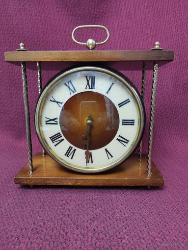 Часы настольные механические "ВЕСНА". СССР, 80-е годы.