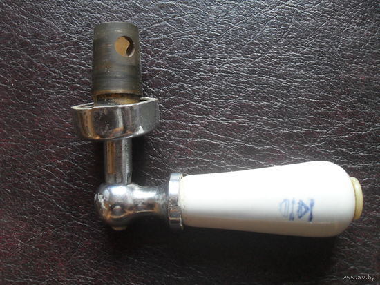 Ручка переключения от старого смесителя.Латунь,фаянс.