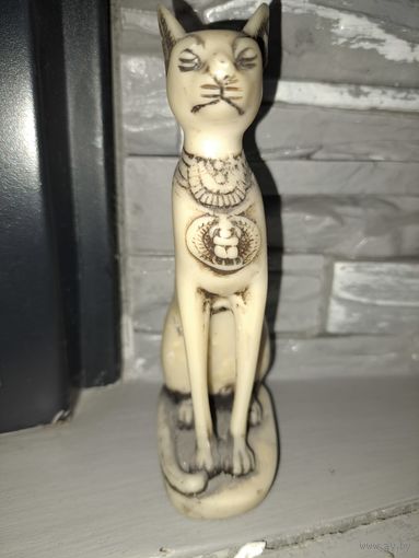 Статуэтка  кошка из камня.