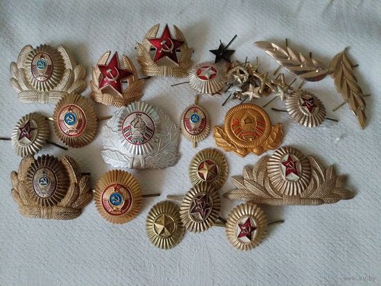 Кокарды.