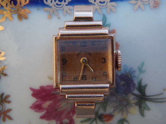 Часы Lady Elgin ( USA , отличное состояние , родная коробочка , ремешок на часы того времени, на уверенном  ходу!