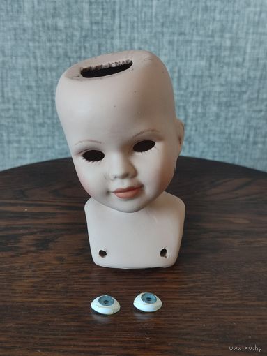 Кукла фарфоровая