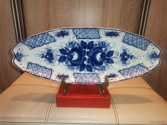 Авторское блюдо для рыбы, Гжель, Россия, Маркин, размер 44*17 см., без сколов и трещин.